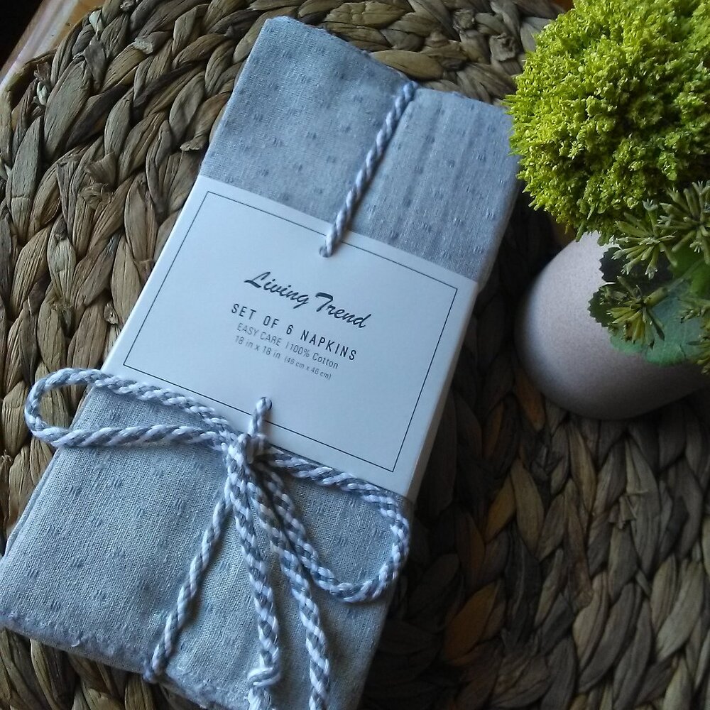 NWT LIVING TREND Set of 6 Napkins